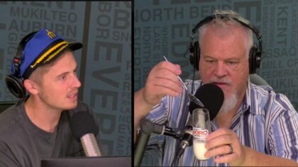 Spike O'Neill drinks Mariners field dirt after fan's good mojo trick worked