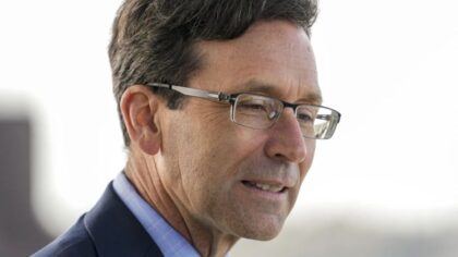 Lakewood man faces felony charges for death threats against Gov. Ferguson